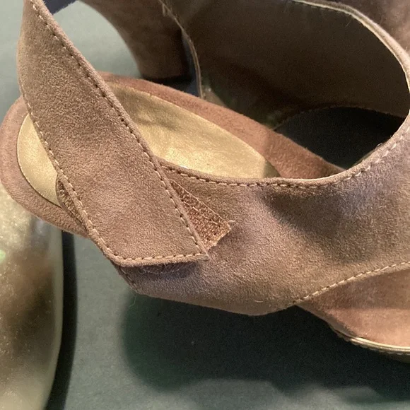 Cute 3 inch AEROSOLES size 7 - Picture 3 of 6